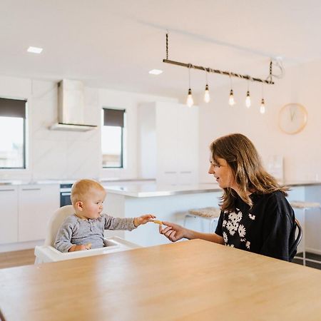 5 - Delightful Space In Tranquil Neighbourhood, Close To The Lake 와나카 외부 사진